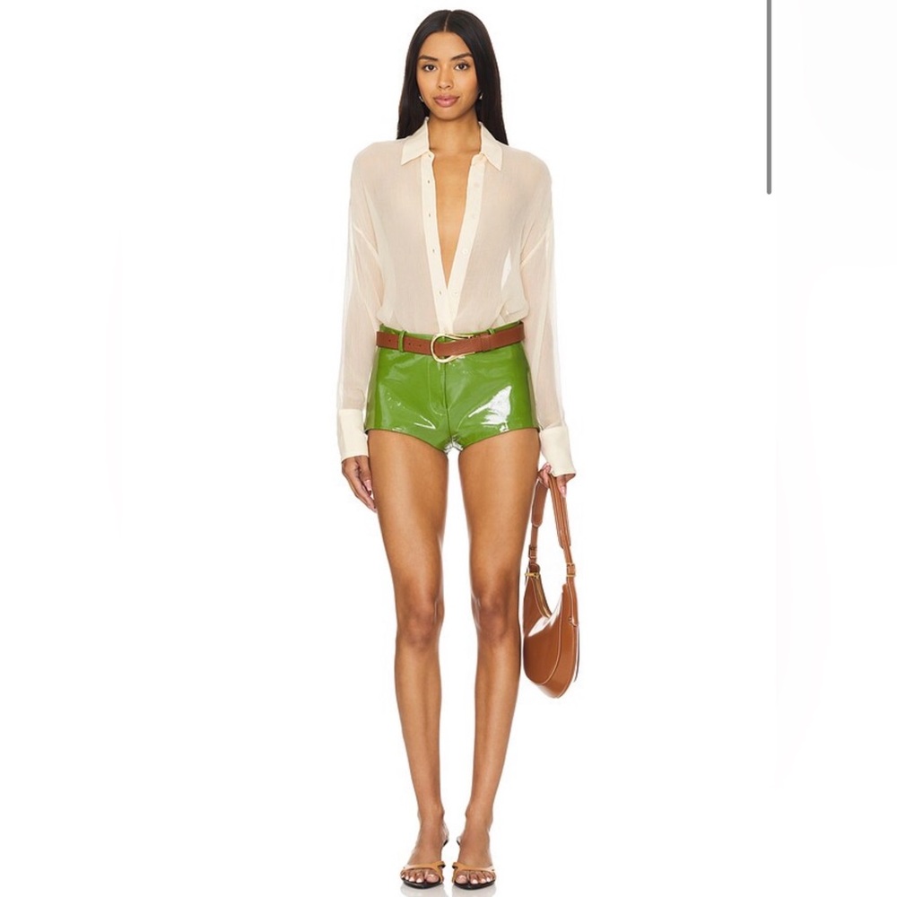 LAMARQUE x REVOLVE Annaise Hot Short in Patent Green NWT Medium - Picture 4 of 9